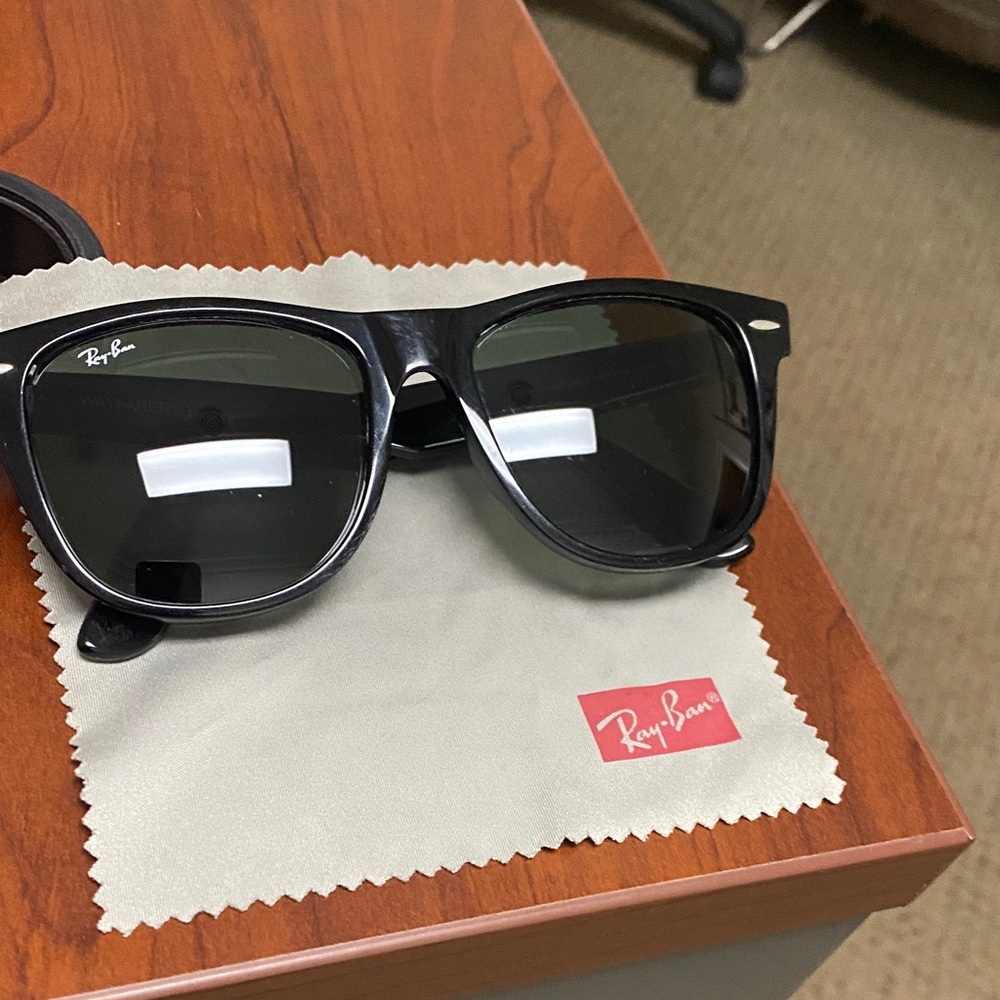Ray-Ban Classic Black Wayfarer Sunglasses